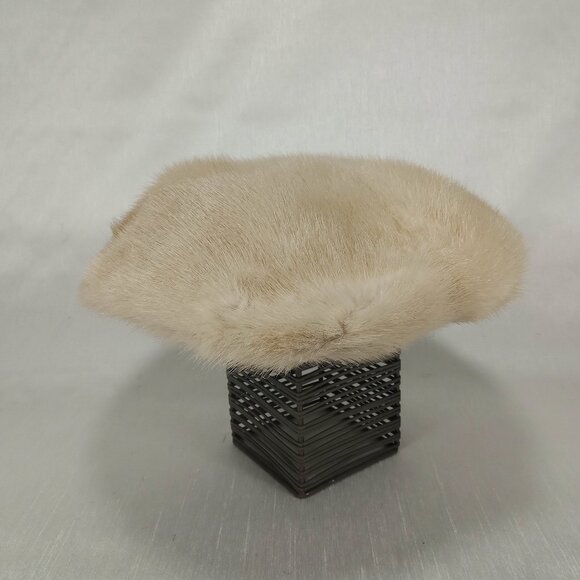 1960\'s Tourmaline Blond Mink Fur Hat by Jindo main image 4